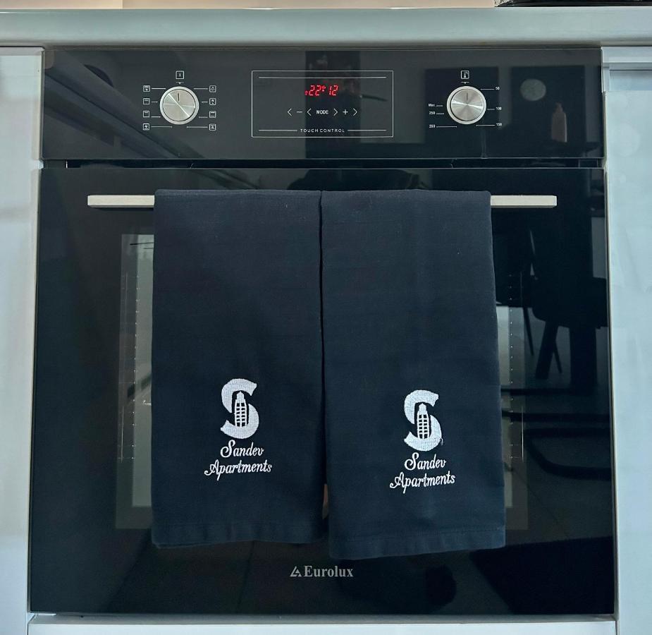 Štip Sandev Apartments Black&White מראה חיצוני תמונה