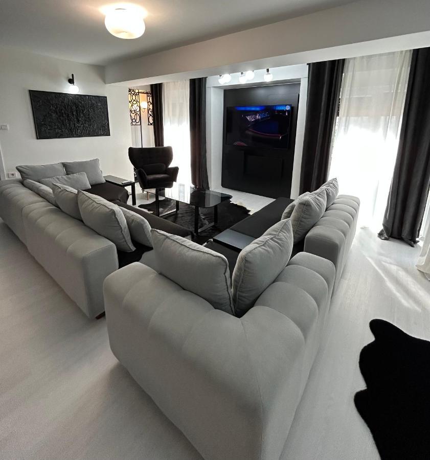 Štip Sandev Apartments Black&White מראה חיצוני תמונה