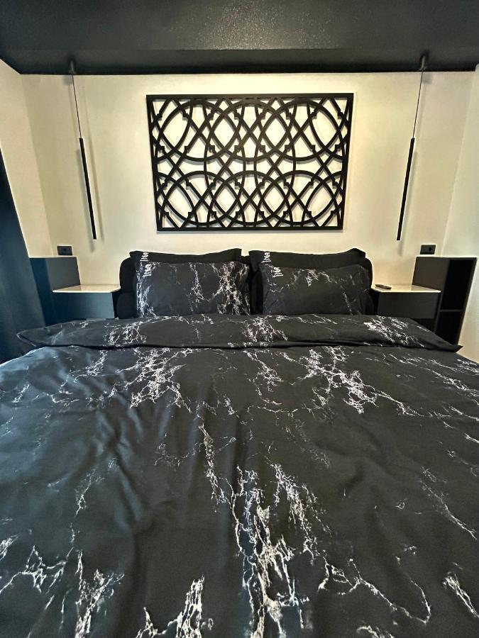 Štip Sandev Apartments Black&White מראה חיצוני תמונה