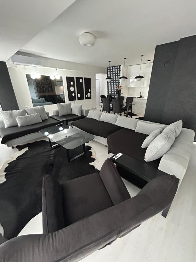 Štip Sandev Apartments Black&White מראה חיצוני תמונה