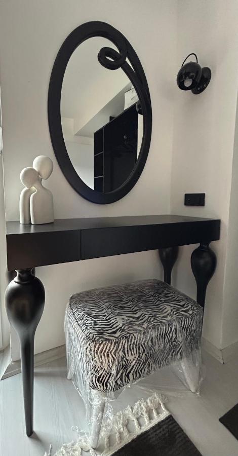 Štip Sandev Apartments Black&White מראה חיצוני תמונה