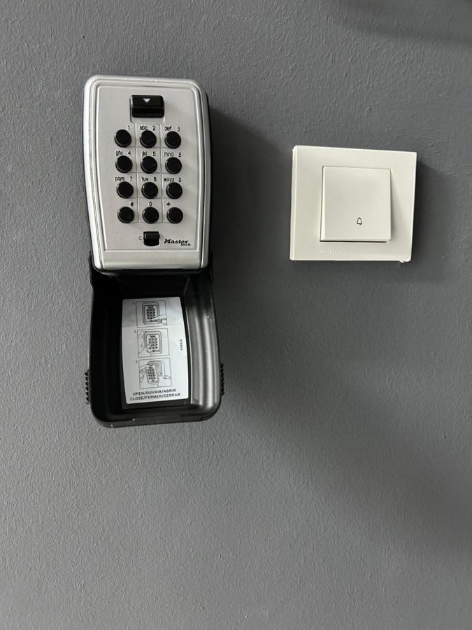 Štip Sandev Apartments Black&White מראה חיצוני תמונה