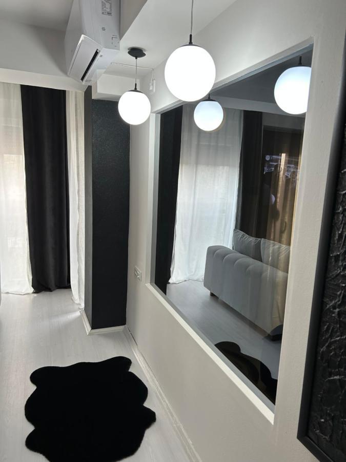 Štip Sandev Apartments Black&White מראה חיצוני תמונה