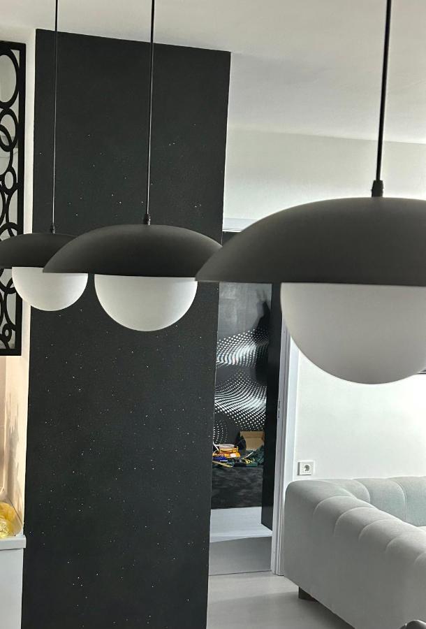 Štip Sandev Apartments Black&White מראה חיצוני תמונה
