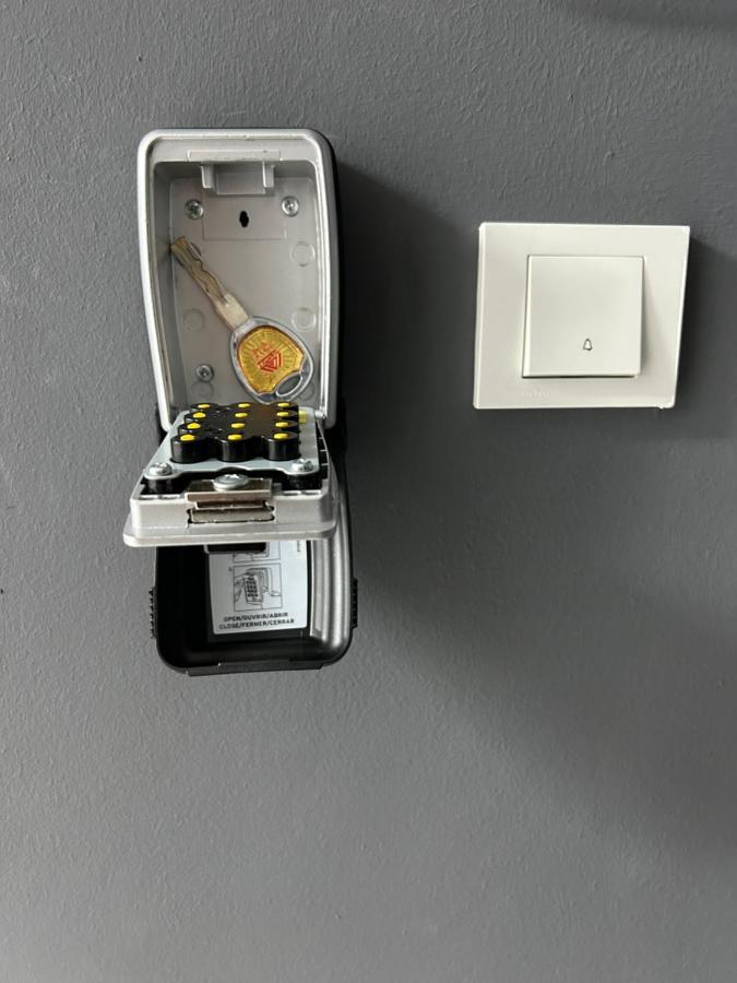 Štip Sandev Apartments Black&White מראה חיצוני תמונה