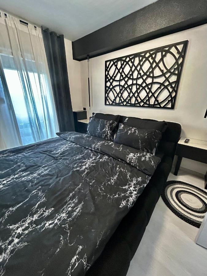 Štip Sandev Apartments Black&White מראה חיצוני תמונה